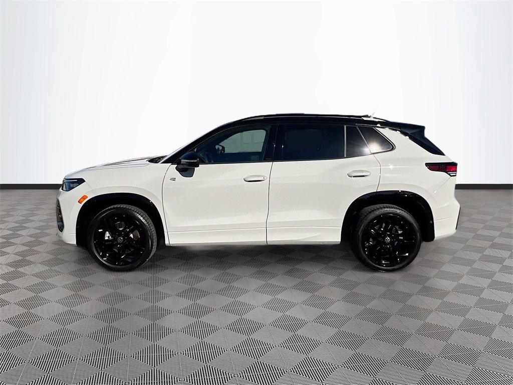 Used 2025 Volkswagen Tiguan SE R-Line image 4