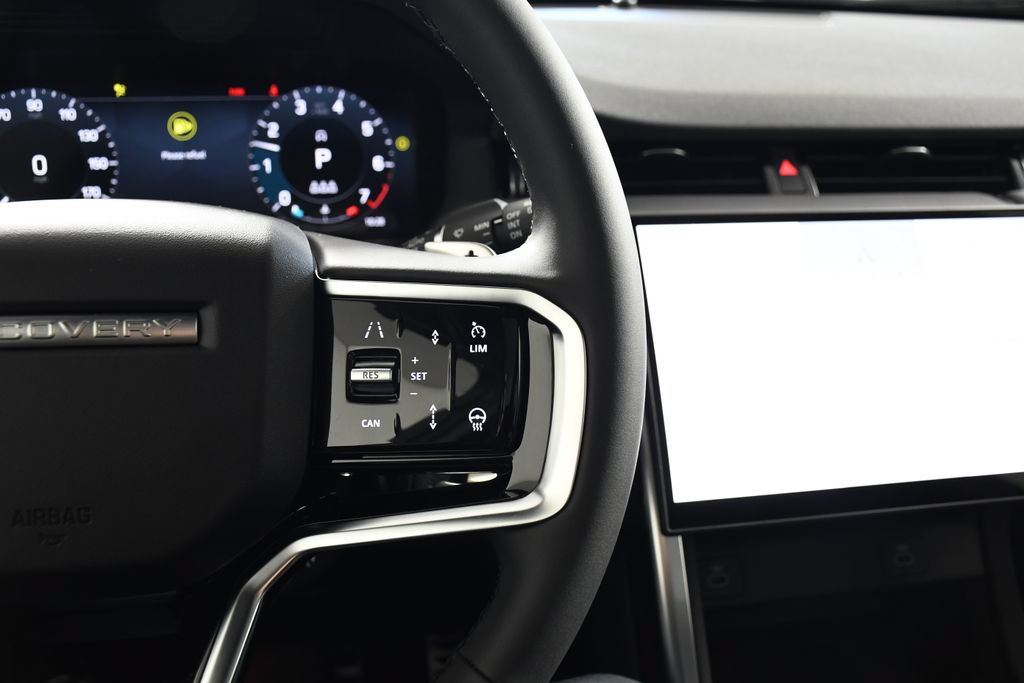 Certified 2025 Land Rover Discovery Sport Dynamic SE AWD/4WD image 30
