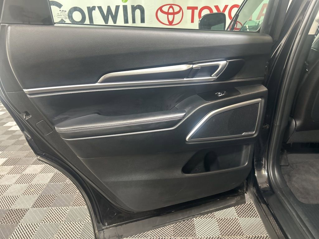 Used 2025 Kia Telluride S image 20