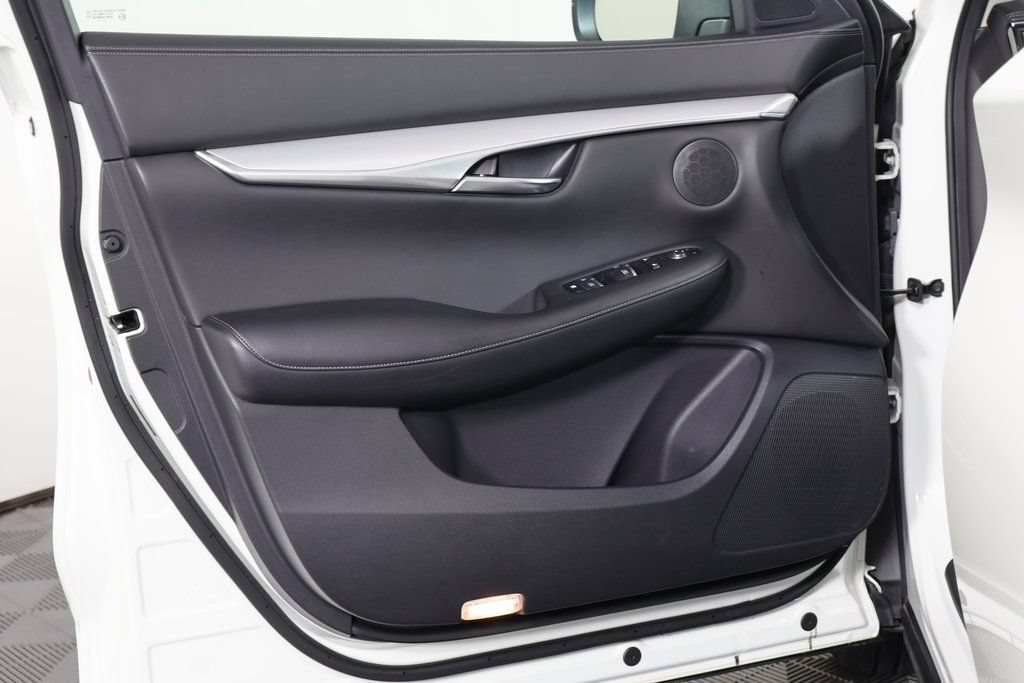 Used 2020 INFINITI QX50 Luxe w/ Navigation Package FWD image 12