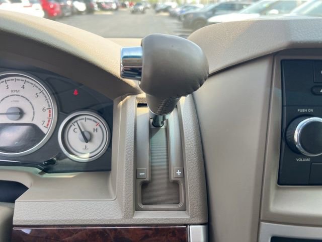 Used 2009 Chrysler Town & Country Touring image 15