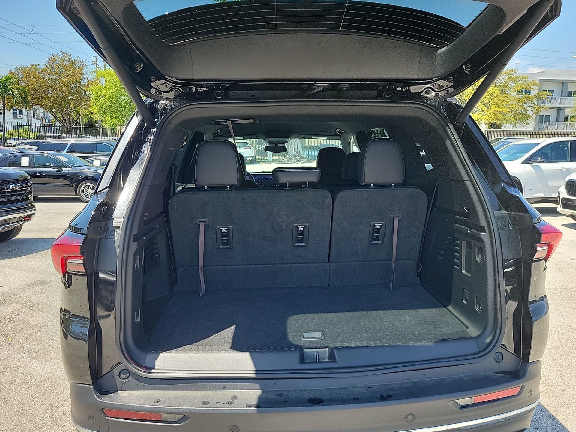 Used 2025 Buick Enclave Preferred FWD image 15