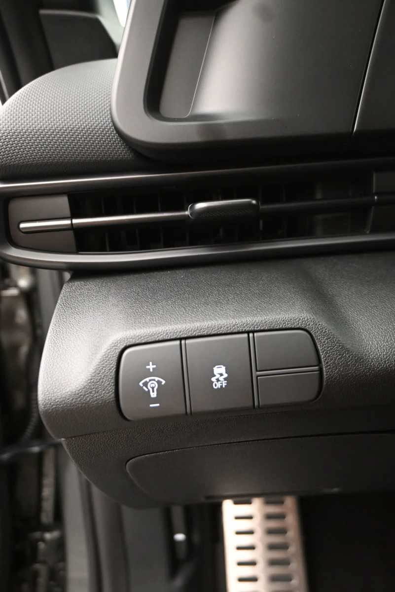 New 2026 Hyundai Elantra SEL Sport FWD image 23