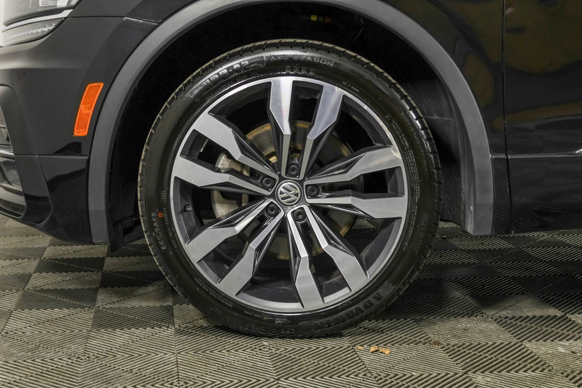 Used 2021 Volkswagen Tiguan SEL Premium R-Line w/ 3rd Row Seat Package AWD/4WD image 25