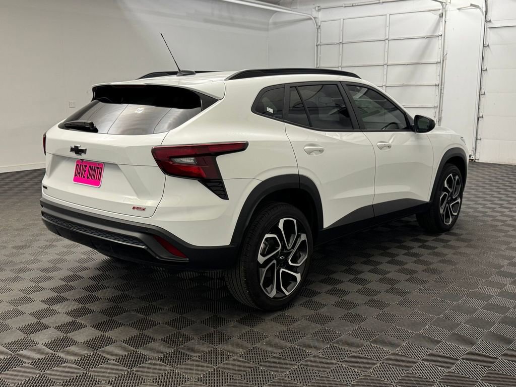 Used 2025 Chevrolet Trax RS w/ Driver Confidence Package image 9