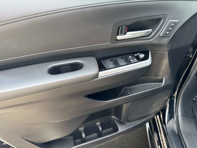 Used 2025 Toyota Sienna Platinum AWD/4WD image 18