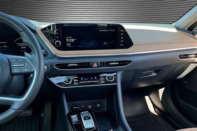 Used 2023 Hyundai Sonata Limited w/ Winter Weather Package FWD image 9