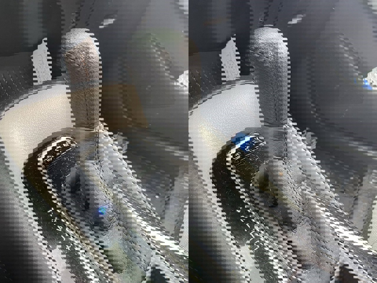 Used 2021 Toyota Corolla LE image 5