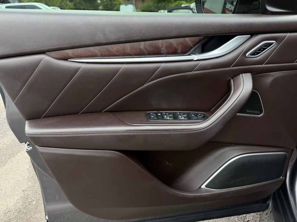 Used 2019 Maserati Levante GranLusso AWD/4WD image 14