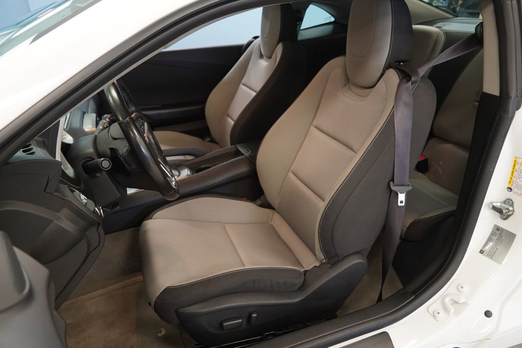 Used 2015 Chevrolet Camaro LT w/ 1LT Preferred Package image 3