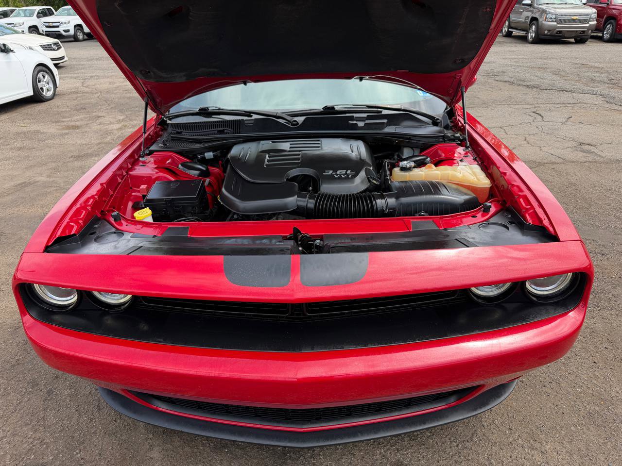Used 2016 Dodge Challenger SXT w/ Blacktop Package RWD image 25