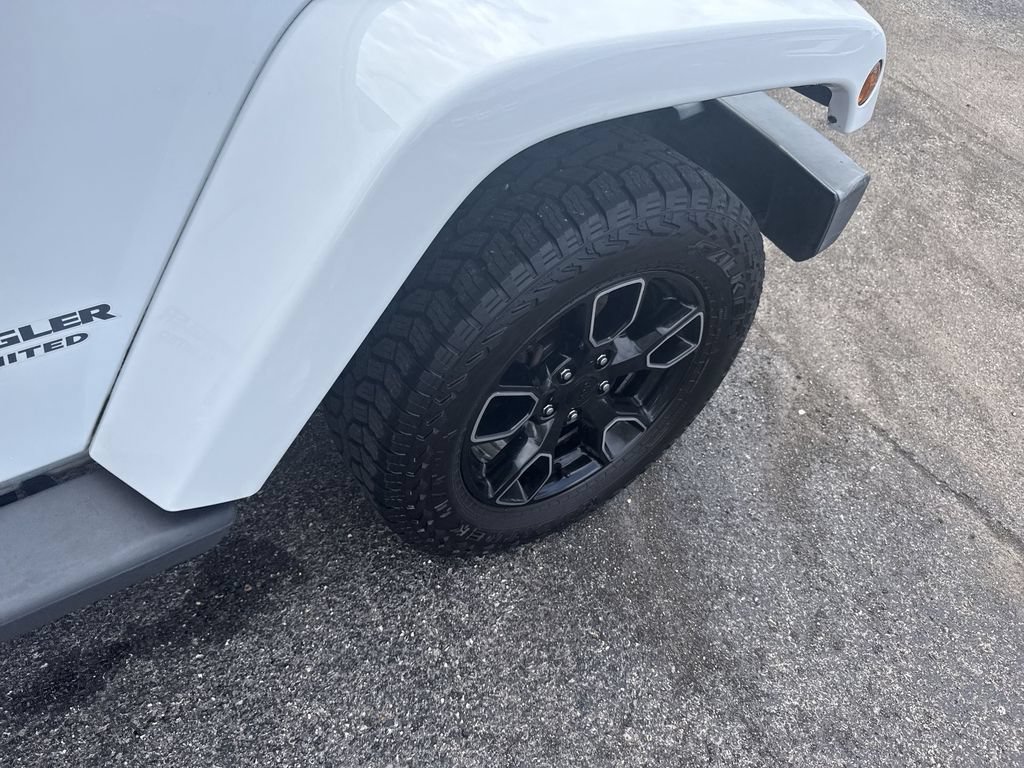 Used 2017 Jeep Wrangler Unlimited Sahara AWD/4WD image 40