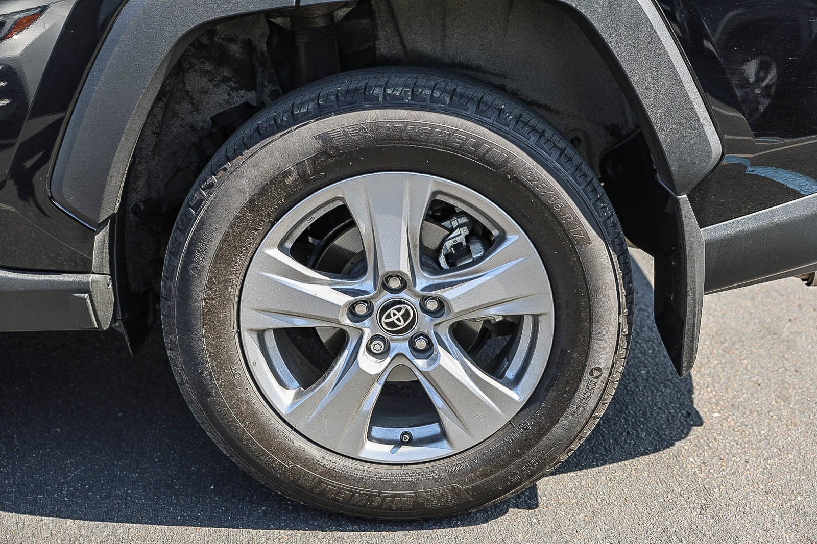 Used 2025 Toyota RAV4 XLE FWD image 27