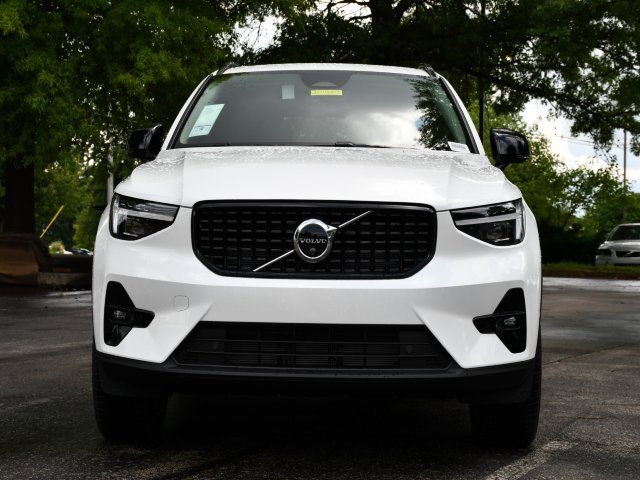 New 2025 Volvo XC40 B5 Plus w/ Protection Package Premier image 2