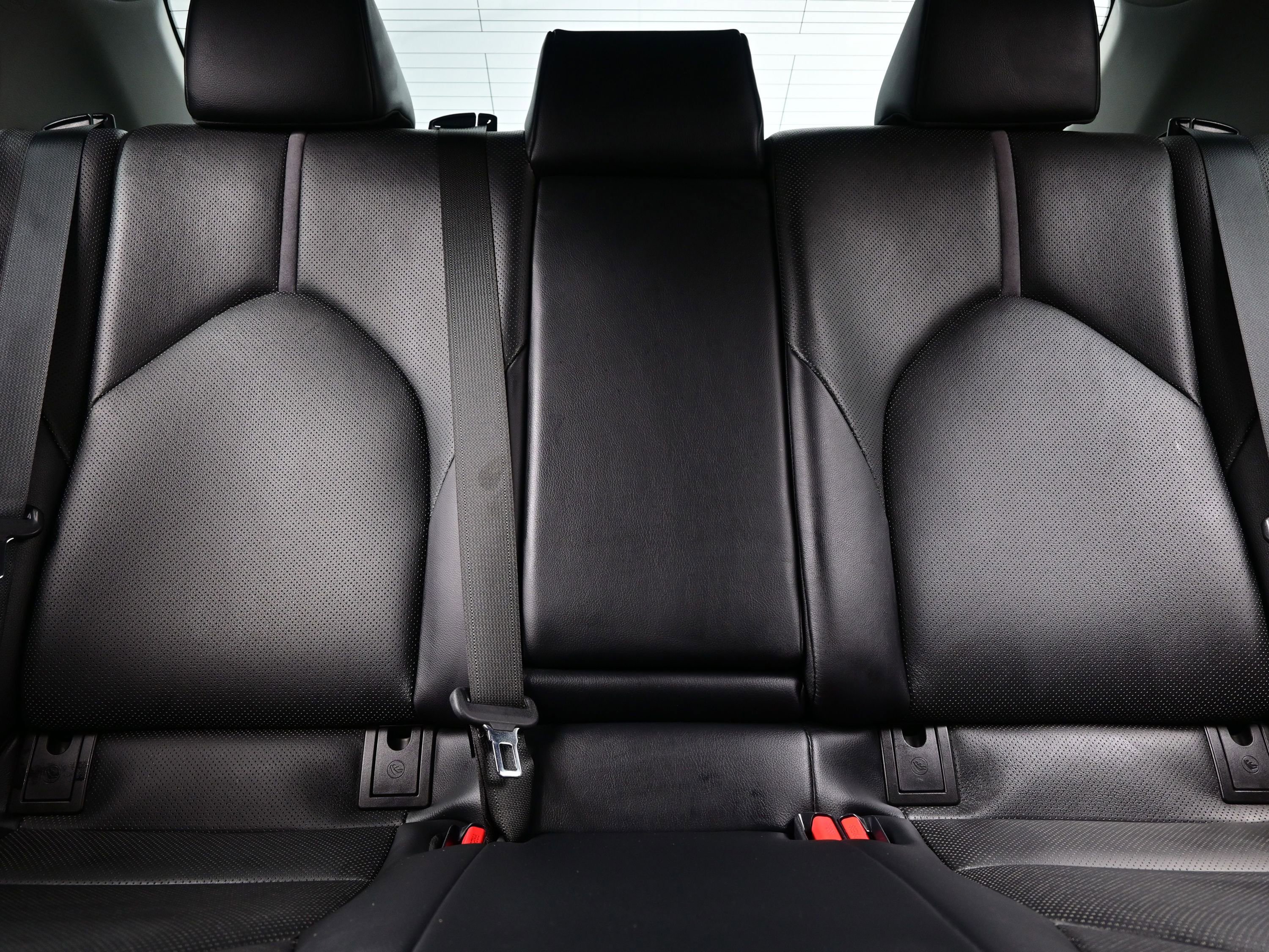 Used 2021 Toyota Camry XLE w/ Navigation Upgrade Package FWD image 16