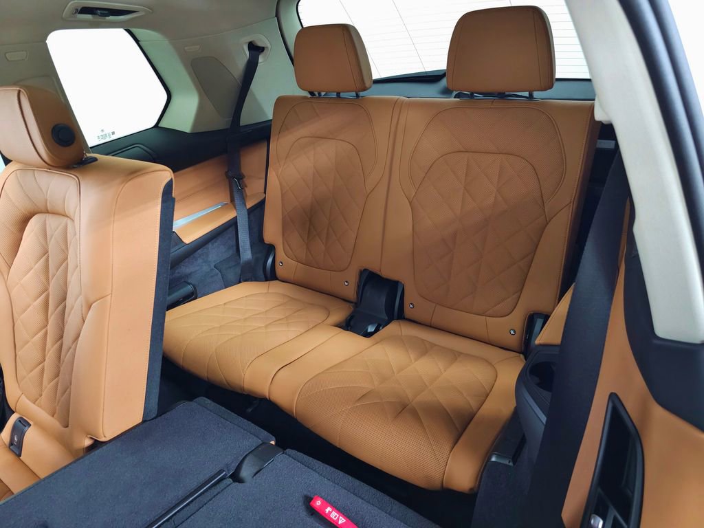 Used 2024 BMW X7 xDrive40i w/ Executive Package image 45