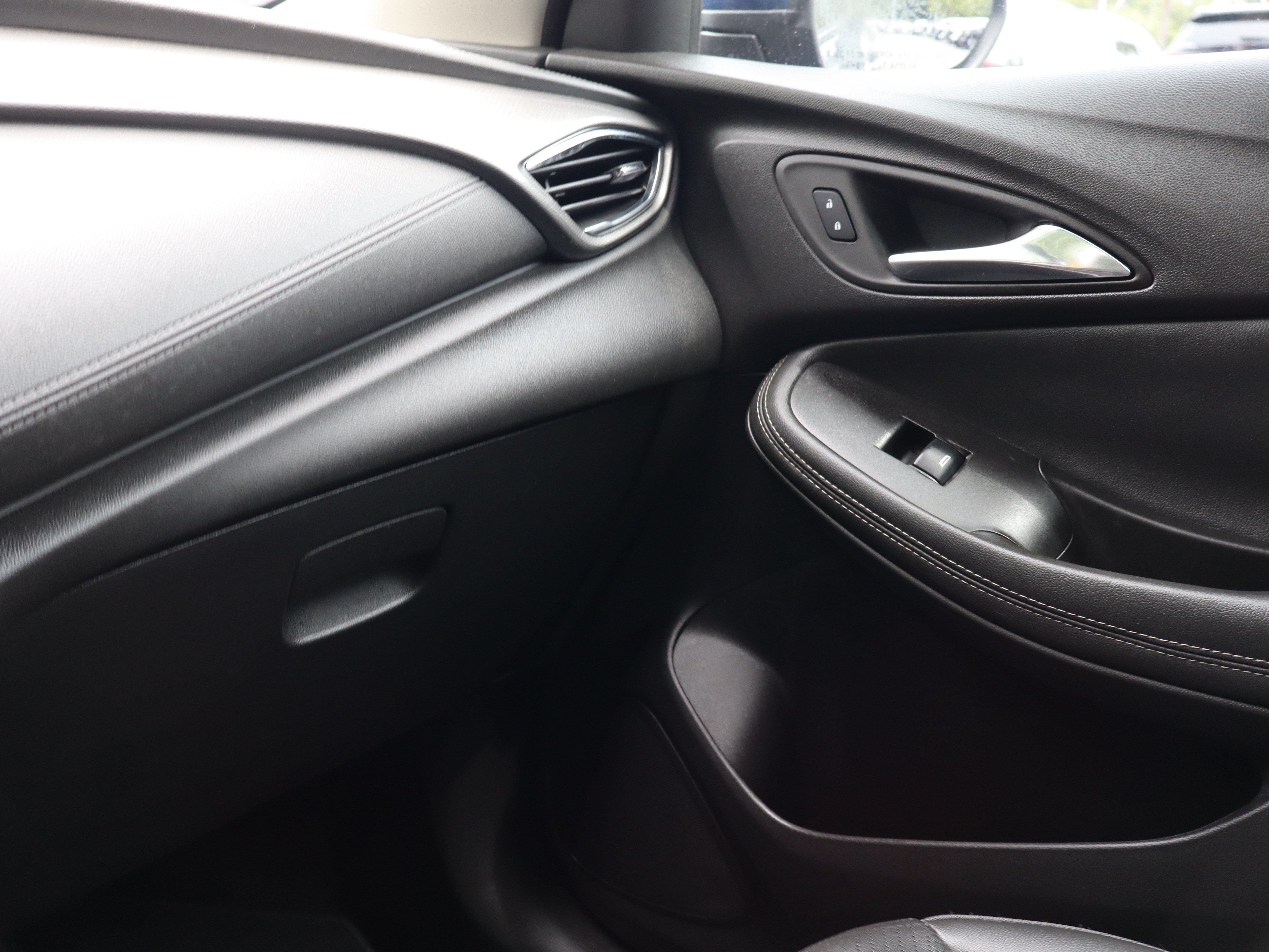 Used 2023 Buick Encore GX Essence w/ Experience Buick Package FWD image 38