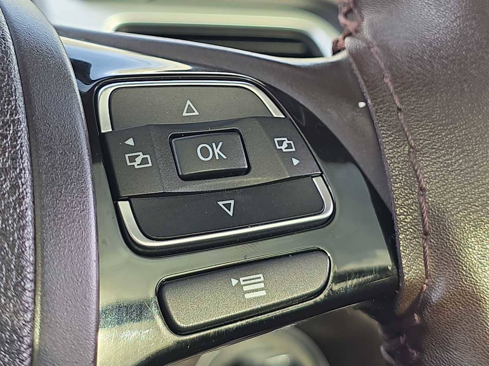 Used 2014 Volkswagen Touareg Lux image 29