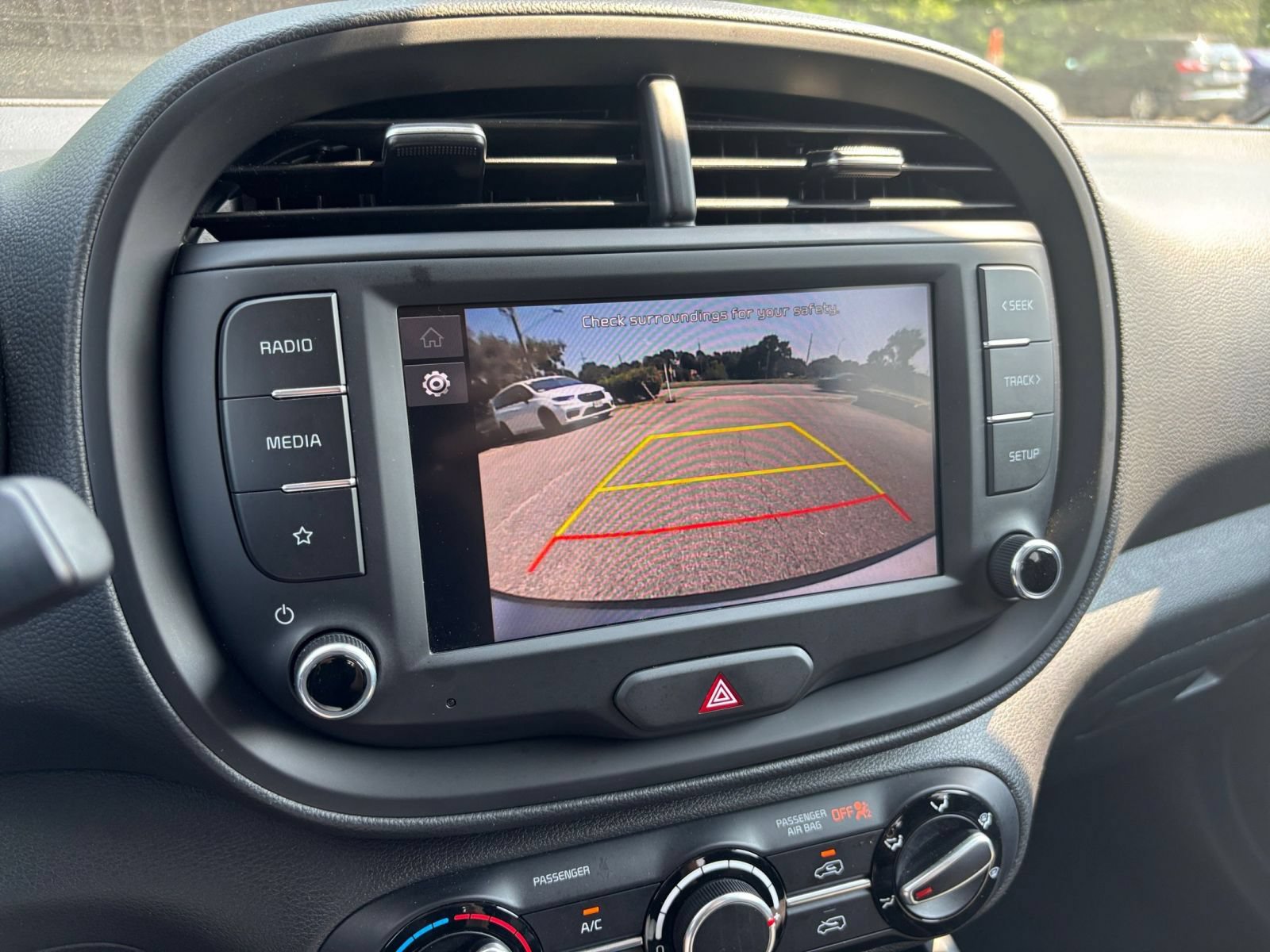 Used 2025 Kia Soul LX w/ LX Technology Package FWD image 21