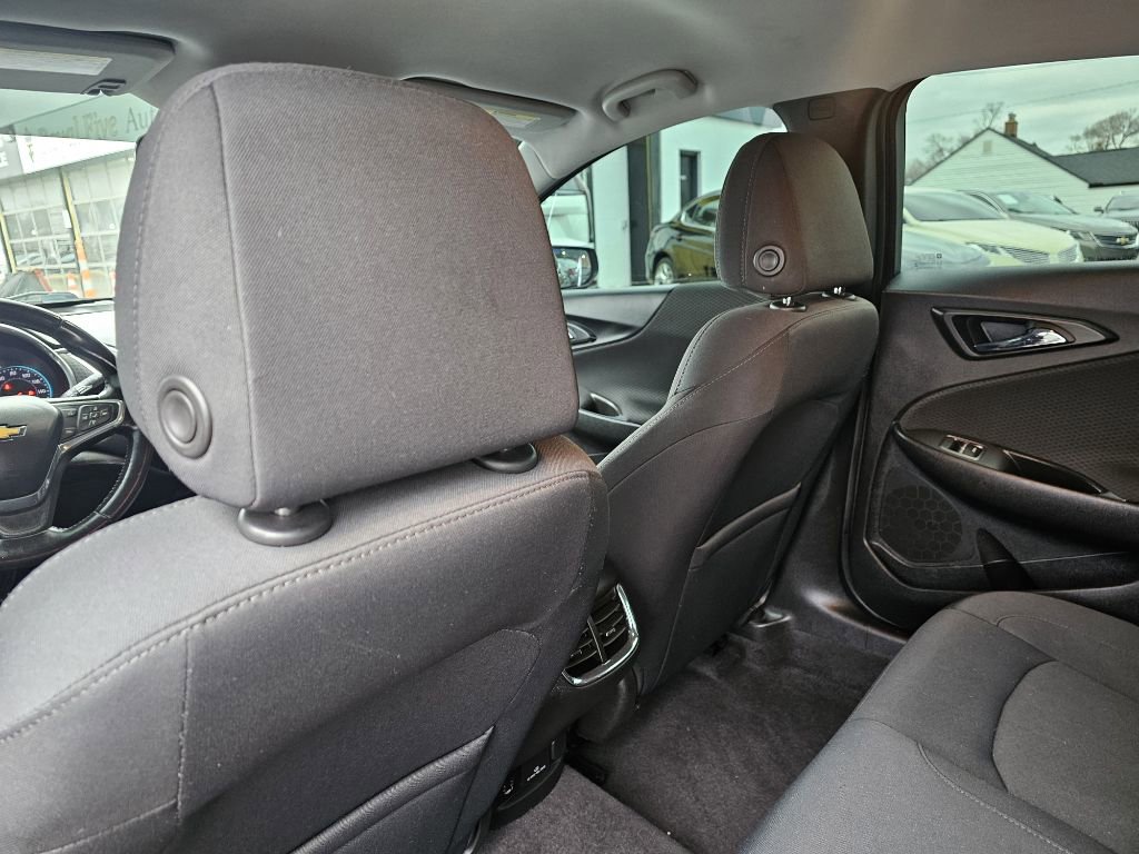 Used 2017 Chevrolet Malibu LT image 30