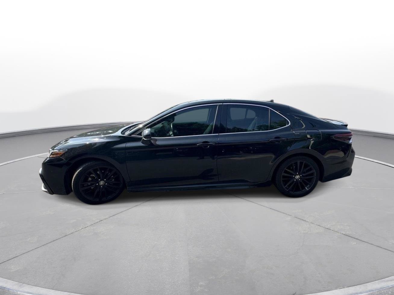 Used 2021 Toyota Camry XSE FWD image 9