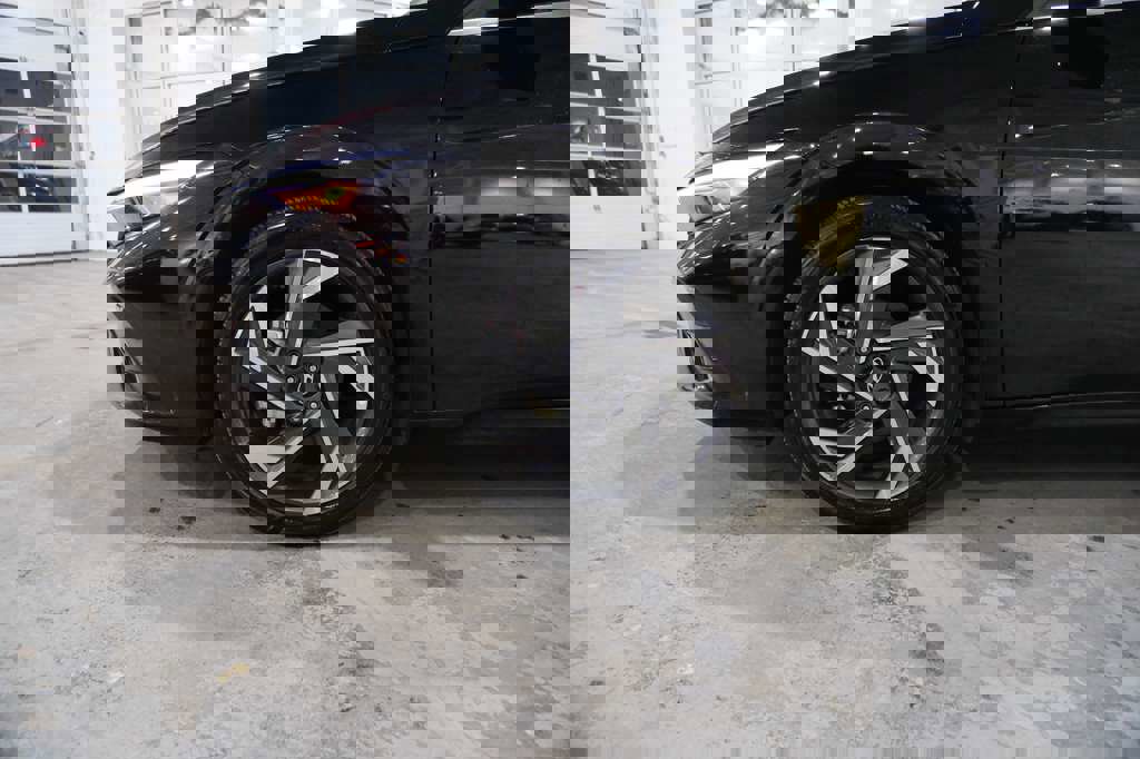 Used 2025 Hyundai Elantra SEL image 5