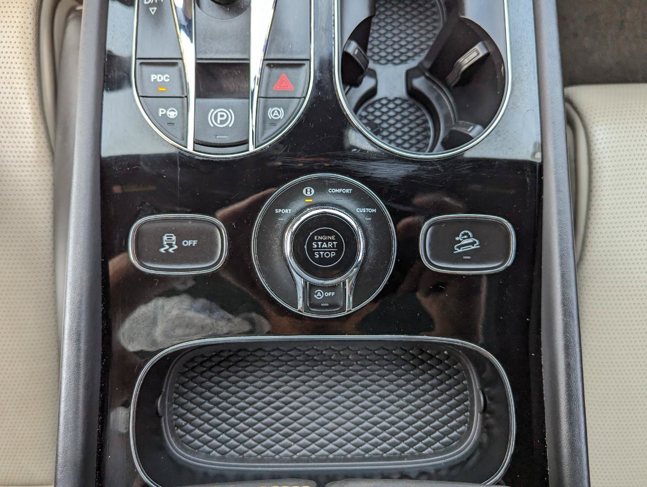 Used 2018 Bentley Bentayga Onyx Edition AWD/4WD image 26