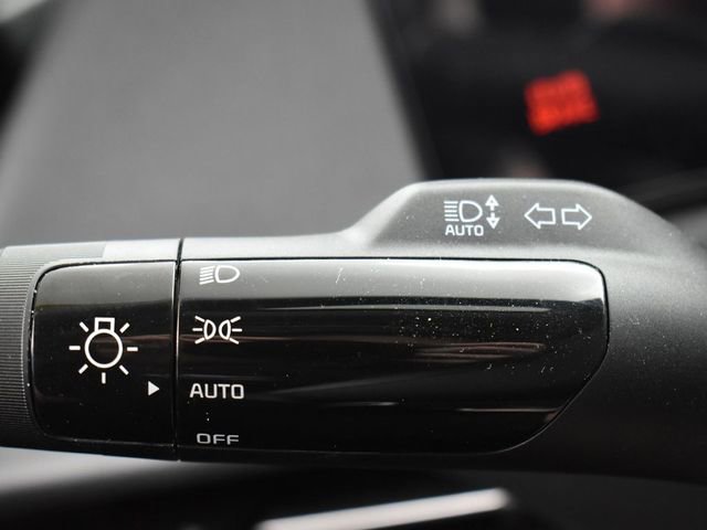 Certified 2025 Kia EV6 Light w/ Light LR Technology Package image 29