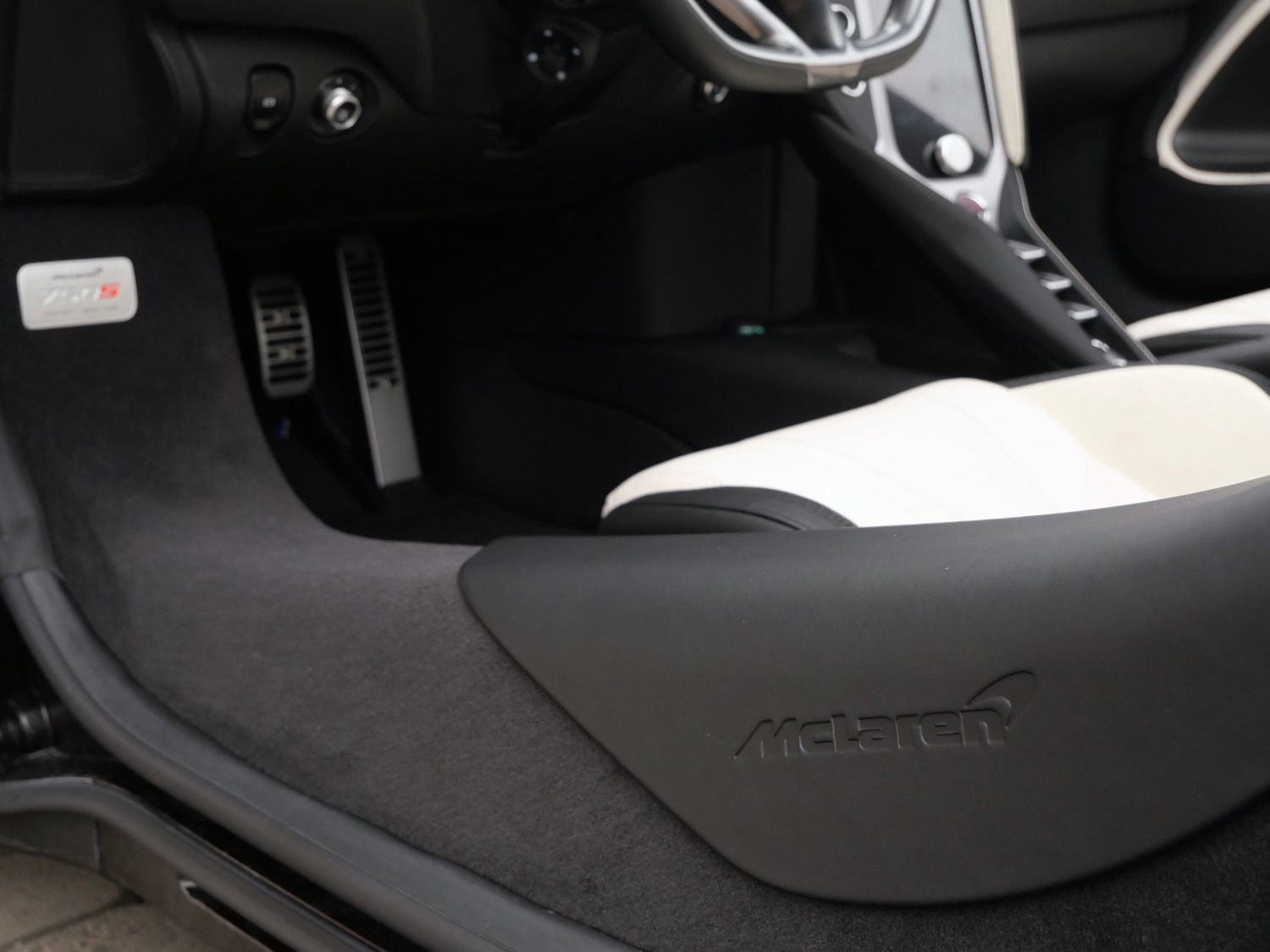 Used 2024 McLaren 750S Spider image 15