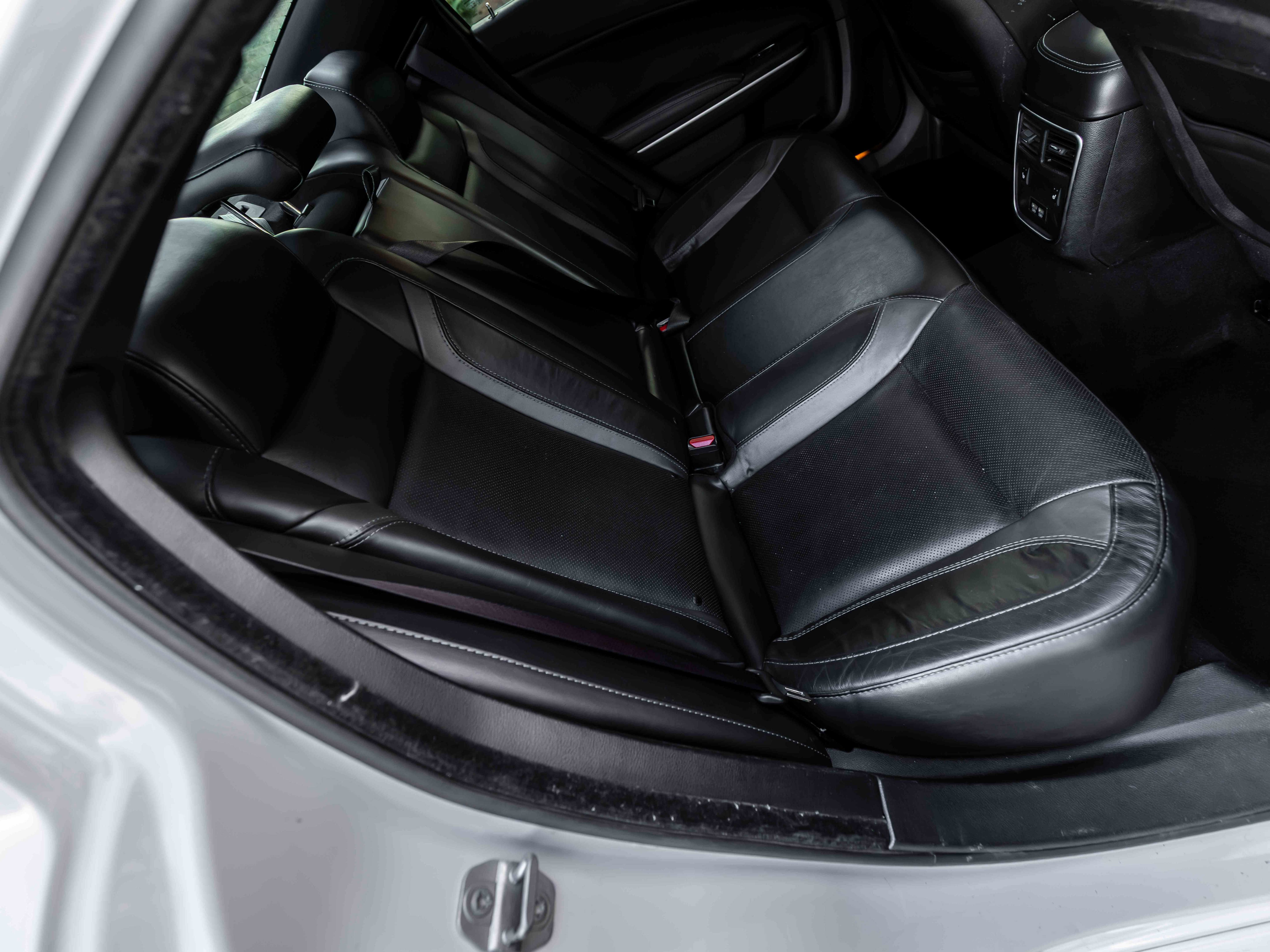 Used 2019 Dodge Charger SXT w/ Leather Interior Group image 16