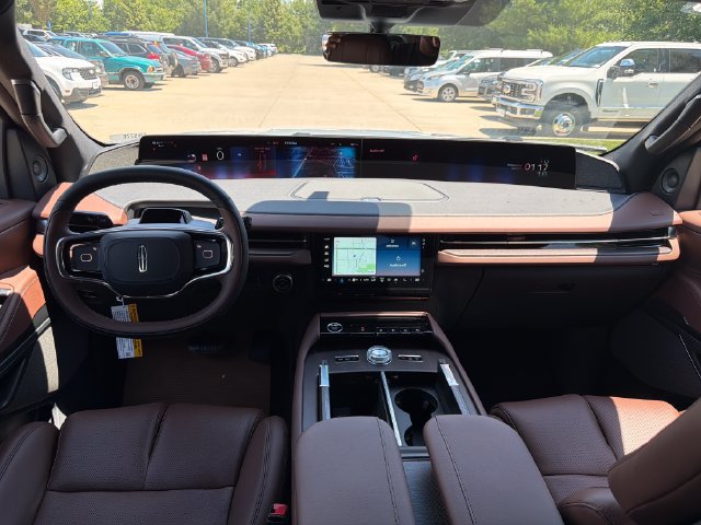 New 2026 Lincoln Navigator Reserve AWD/4WD image 18