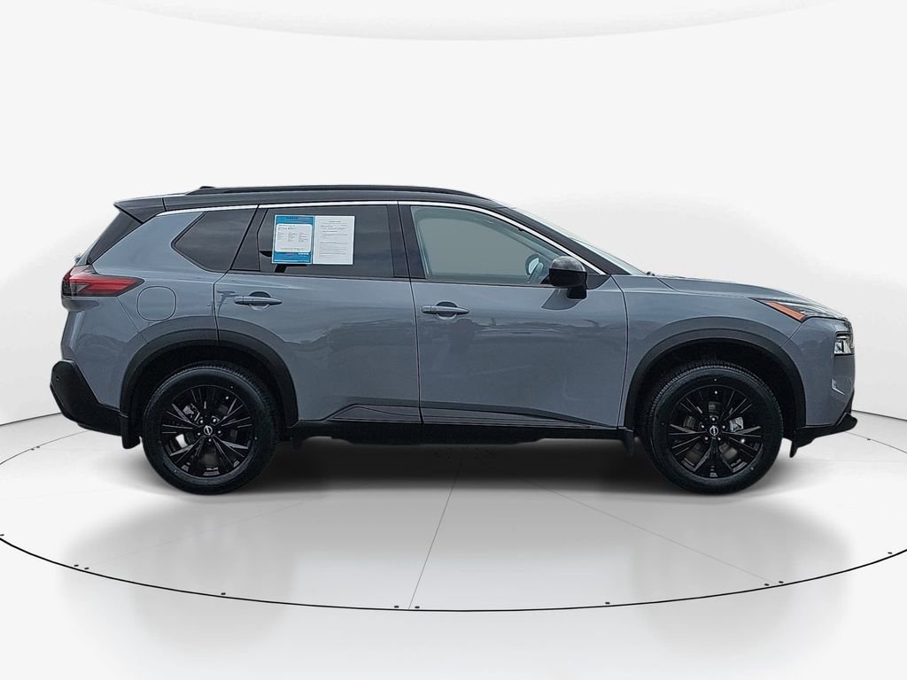 Used 2023 Nissan Rogue SV w/ SV Premium B Package FWD image 5