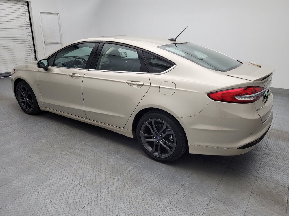 Used 2018 Ford Fusion SE w/ Equipment Group 201A FWD image 3