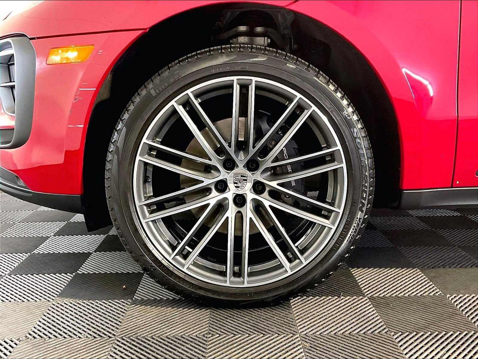 Certified 2023 Porsche Macan AWD/4WD image 11