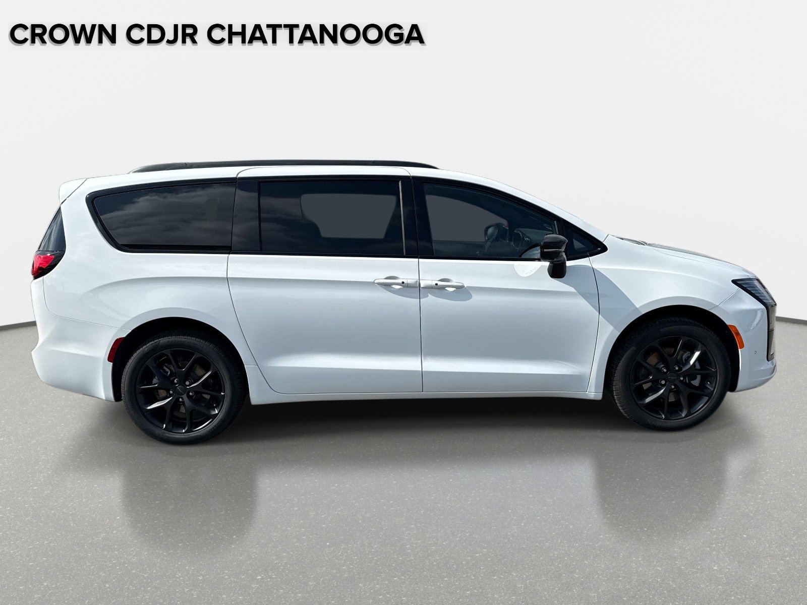 New 2027 Chrysler Pacifica Limited AWD/4WD image 3