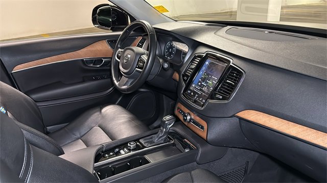 Used 2021 Volvo XC90 T5 Momentum w/ Advanced Package image 11
