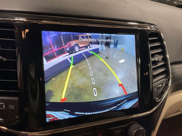 Used 2022 Jeep Grand Cherokee Laredo E image 20