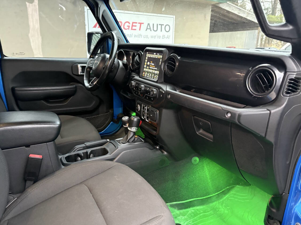 Used 2022 Jeep Gladiator Sport image 28