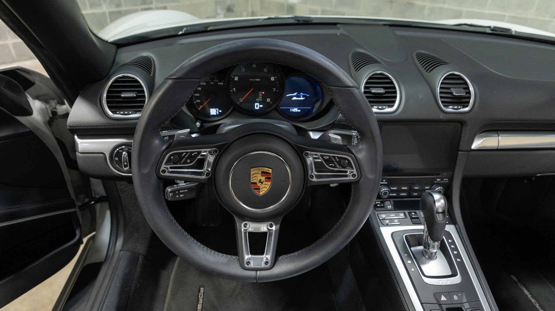 Used 2021 Porsche 718 Boxster RWD image 40