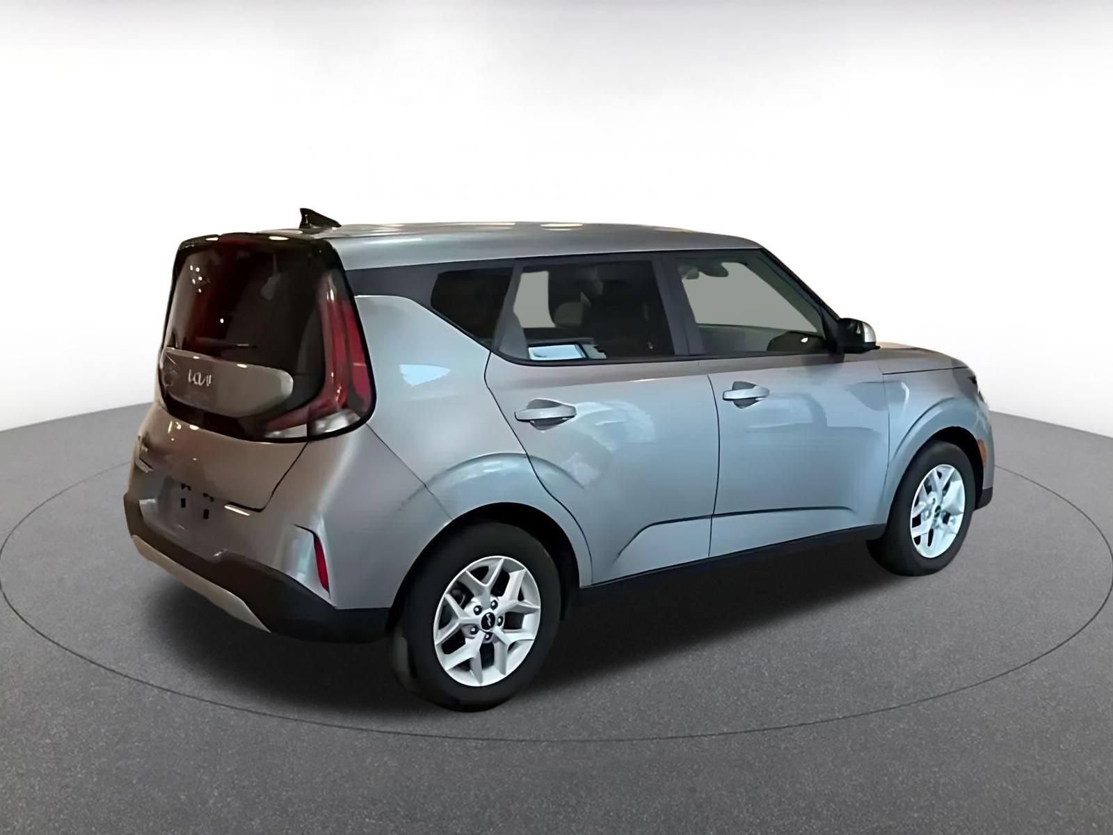 Used 2025 Kia Soul LX w/ LX Technology Package FWD image 12