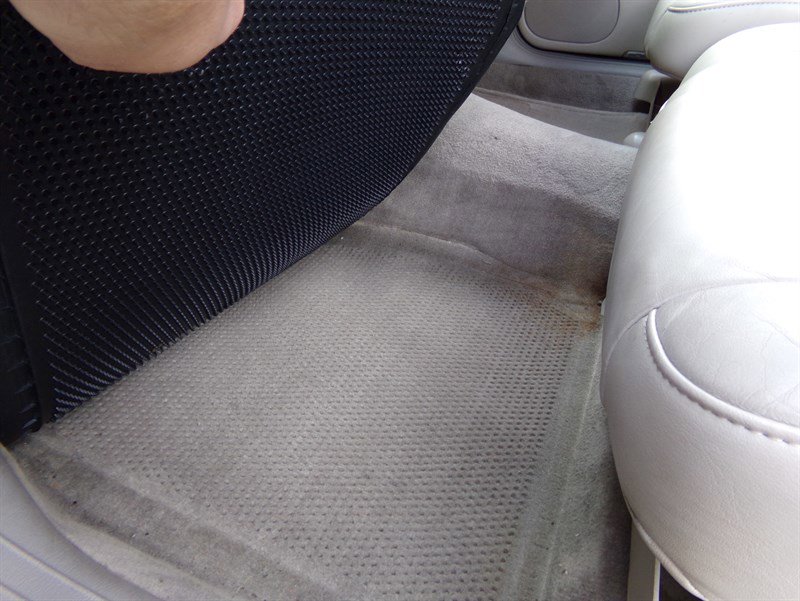 Used 2003 Cadillac De Ville Sedan w/ Comfort & Convenience Package image 19