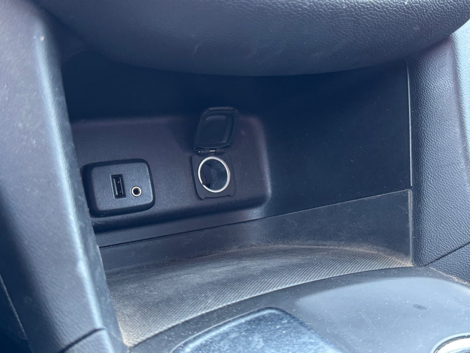 Used 2018 Chevrolet Equinox LT FWD image 24