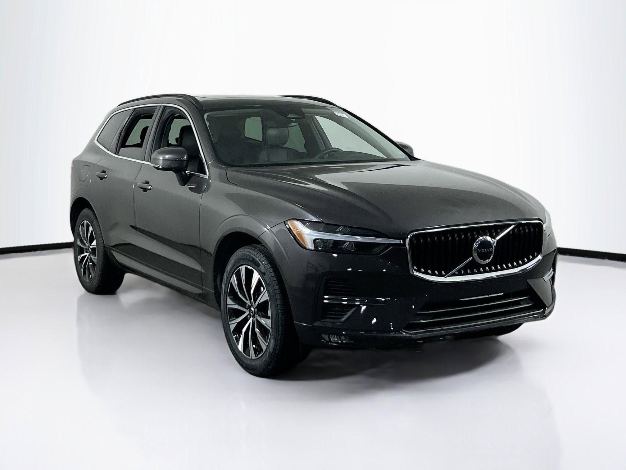 Used 2023 Volvo XC60 B5 Core w/ Protection Package Premier image 3