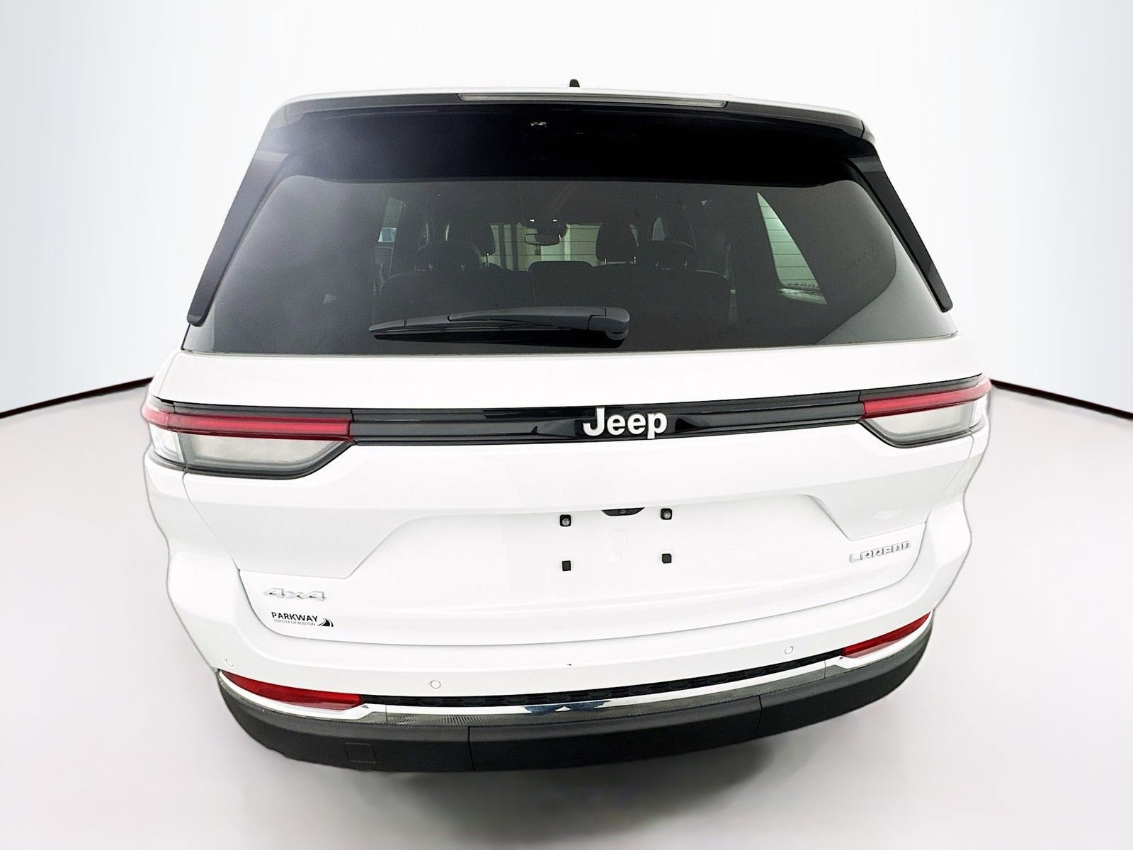 Used 2024 Jeep Grand Cherokee Laredo X image 6