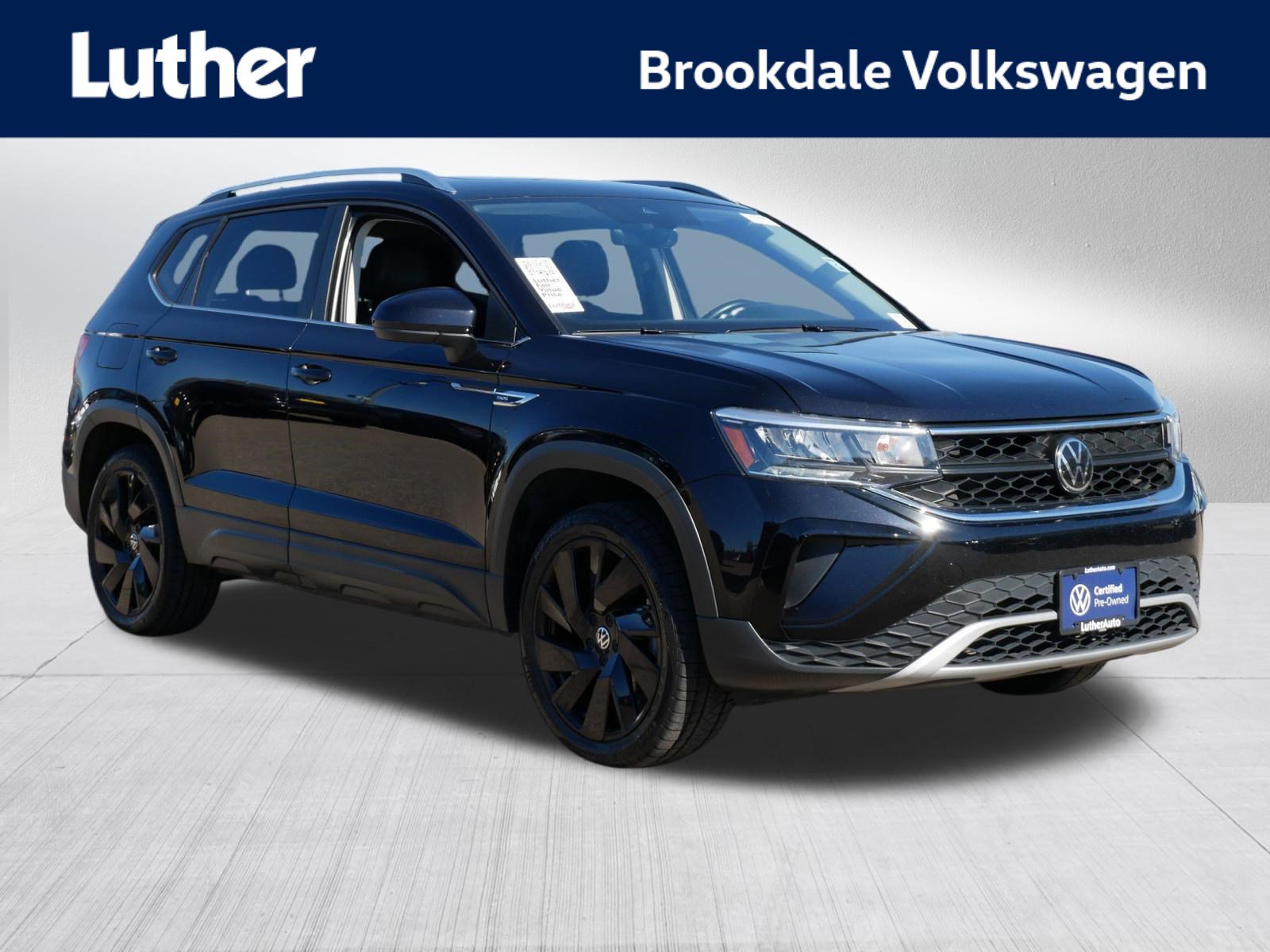 Used 2024 Volkswagen Taos SE AWD/4WD image 1