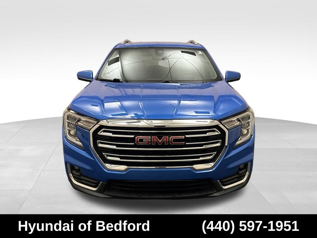 Used 2024 GMC Terrain SLT AWD/4WD image 2