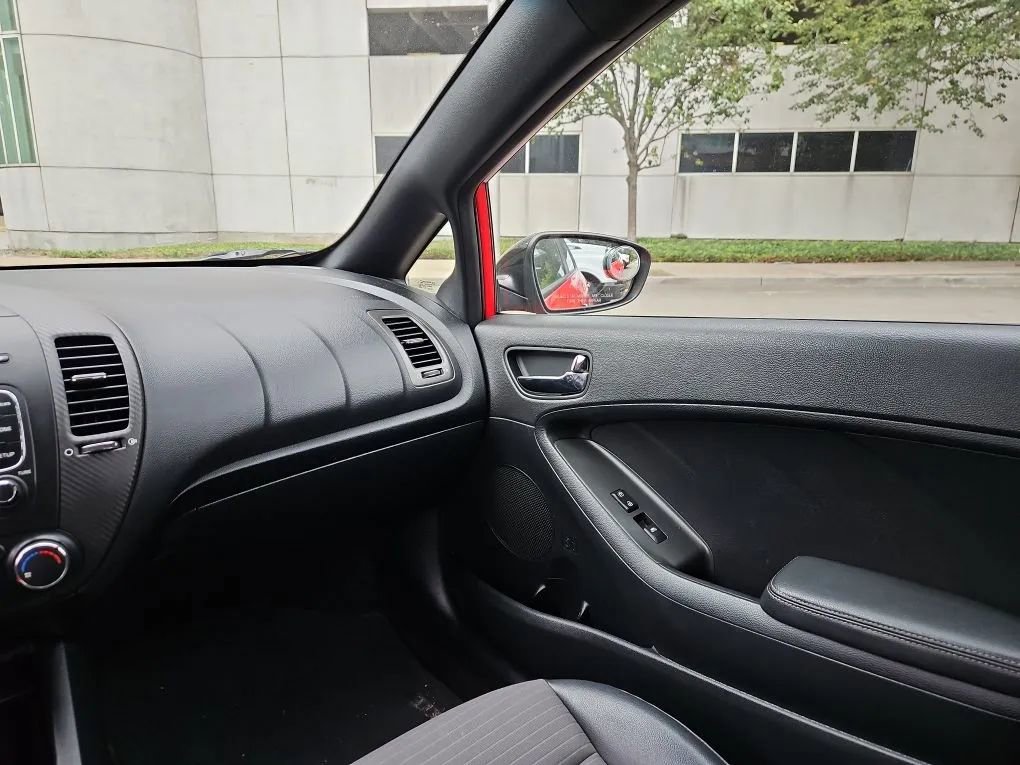 Used 2015 Kia Forte SX image 19