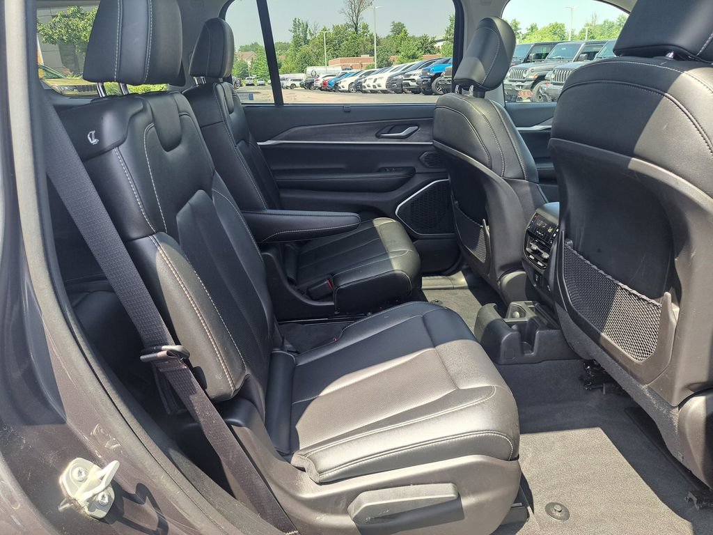 Used 2024 Jeep Grand Cherokee L Limited w/ Luxury Tech Group II AWD/4WD image 36