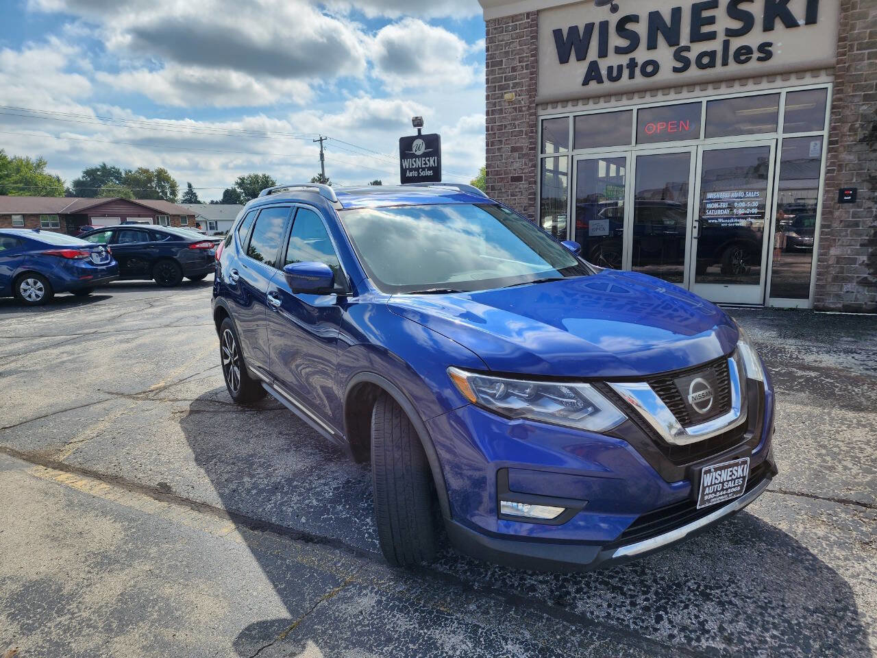 Used 2017 Nissan Rogue SL w/ SL Premium Package image 1