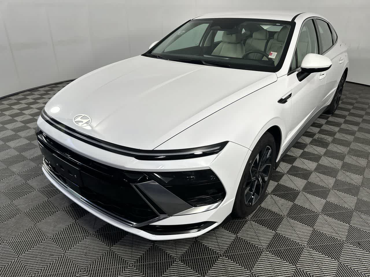 Used 2025 Hyundai Sonata SEL FWD image 4